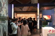 六爻番外百年典藏首渡重洋 124套英国工艺美术运动珍品亮相天津