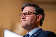 六爻番外特朗普税改案参议院过关有望 共和党议员无人声援马斯克